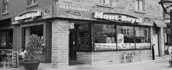 Mont-Royal Hot Dog photo 2